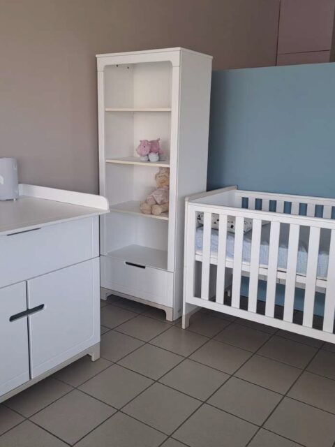 Σετ βρεφική κούνια Mini συρτάριερα με αλλαξιέρα και βιβλιοθήκη by PINIO